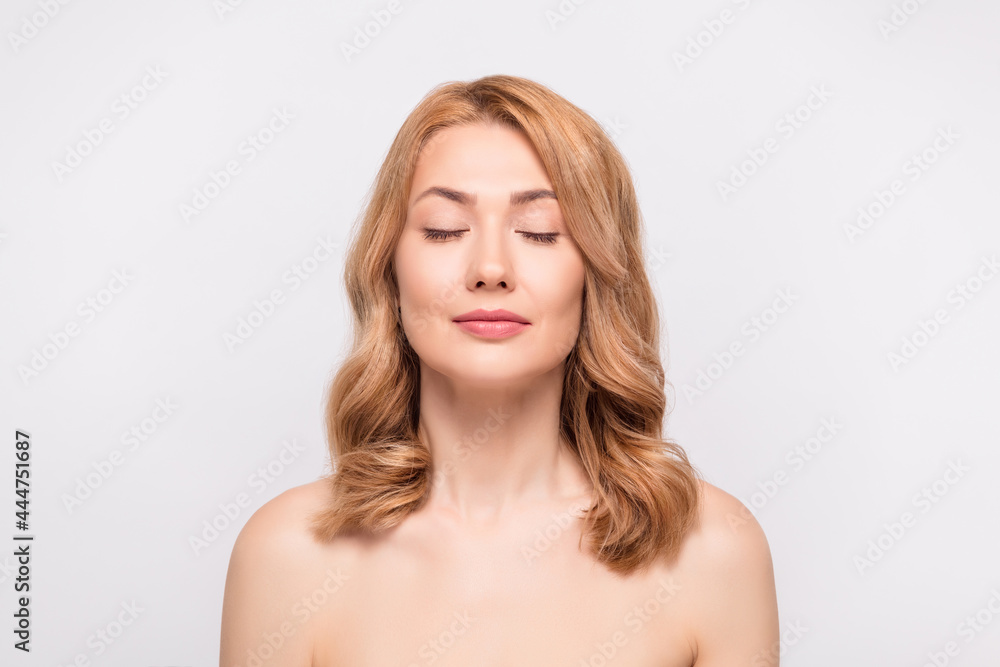 Photo portrait woman blonde hair naked shoulders enjoying skin treatment isolated white color background Photo portrait woman blonde hair naked shoulders enjoying skin treatment isolated white color background