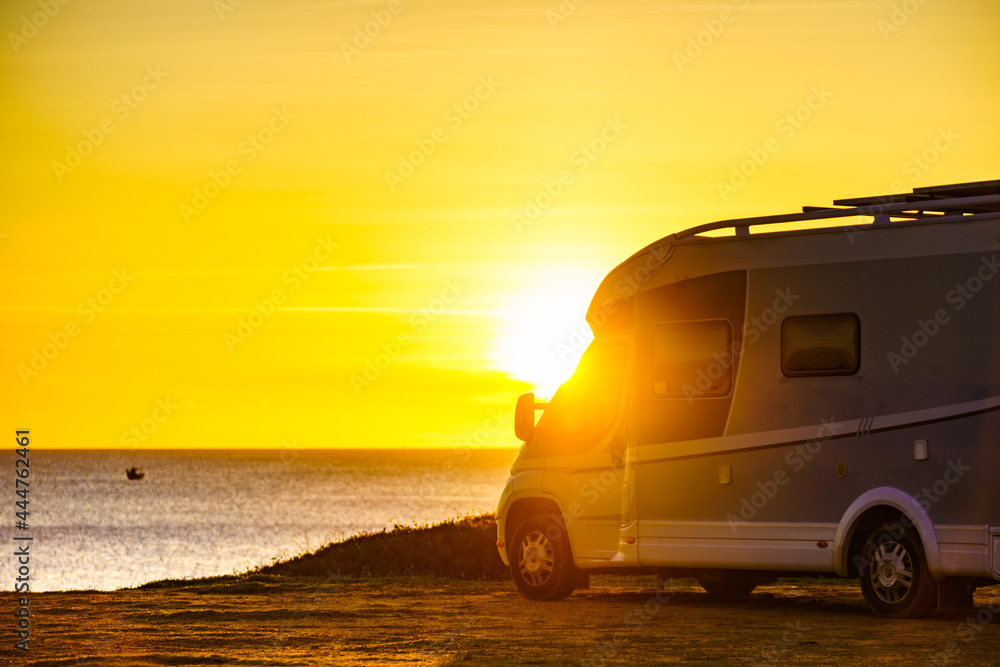Fototapeta premium Camper car on beach at sunrise