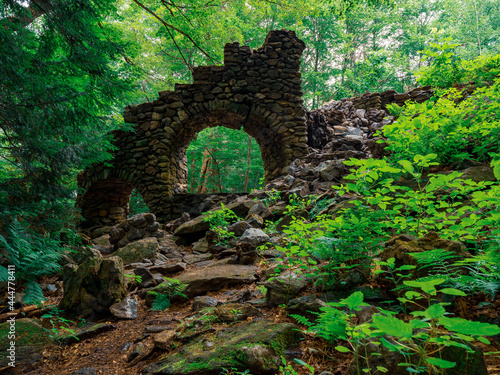 Canvas Print Madame Sherri Forest Castle, Archway destroyed