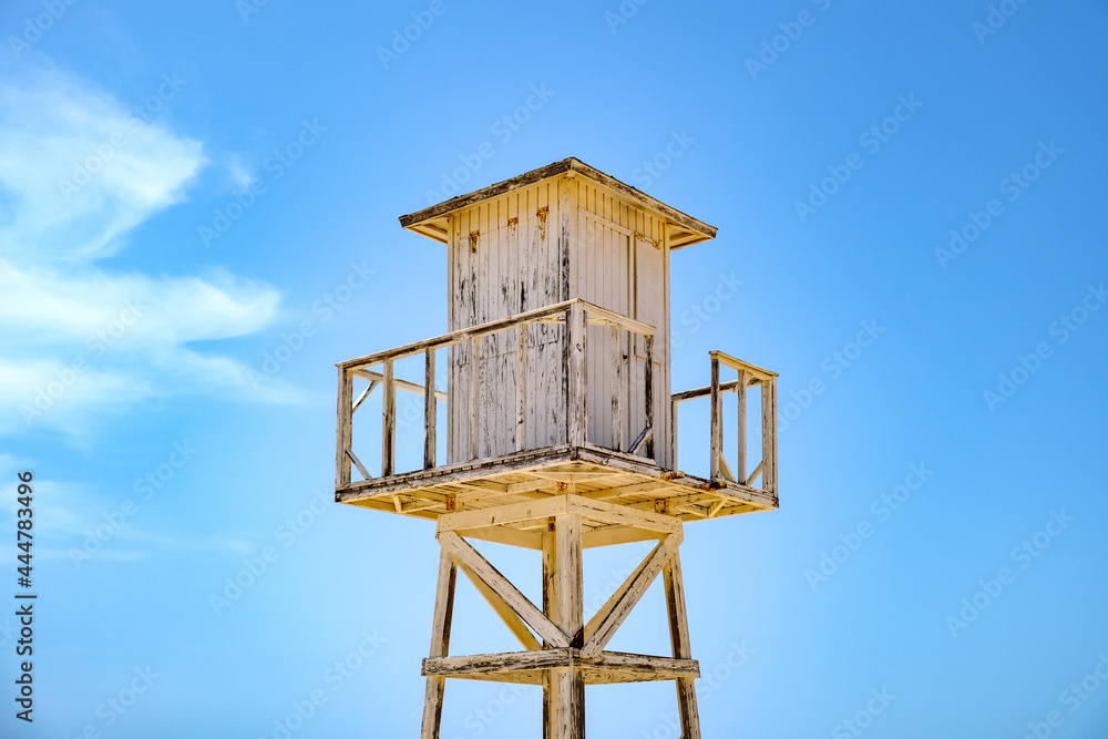 Torre de avistamiento en orilla playa en Cádiz Torre de avistamiento en orilla playa en Cádiz