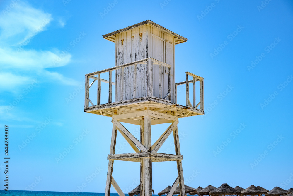 Torre de avistamiento en orilla playa en Cádiz Torre de avistamiento en orilla playa en Cádiz