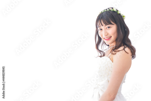 ドレスを着た笑顔の花嫁