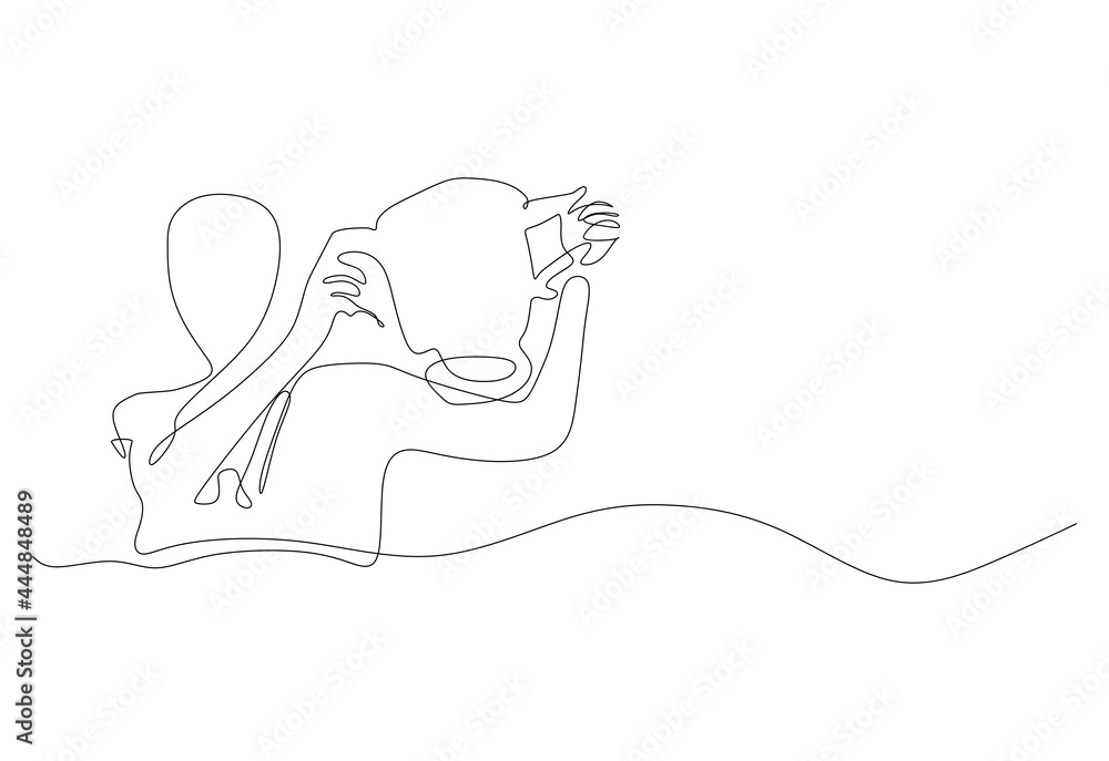 Single one line drawing female athlete wearing sports jersey holding trophy after winning the competition. Celebrating victory of national competition. Continuous line draw Single one line drawing female athlete wearing sports jersey holding trophy after winning the competition. Celebrating victory of national competition. Continuous line draw