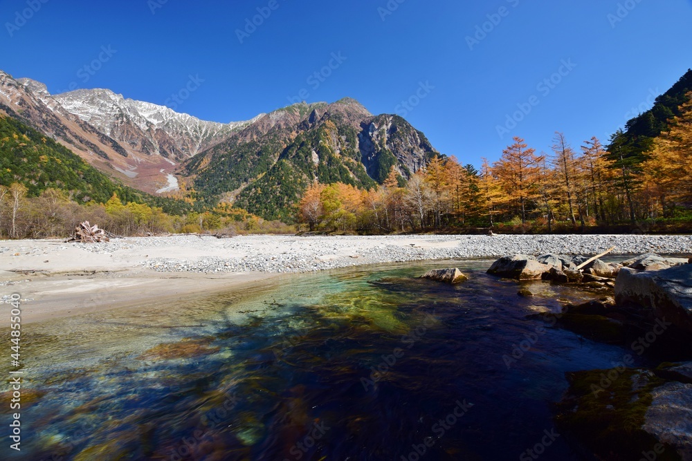 Fototapeta premium 絶景の上高地 秋景色