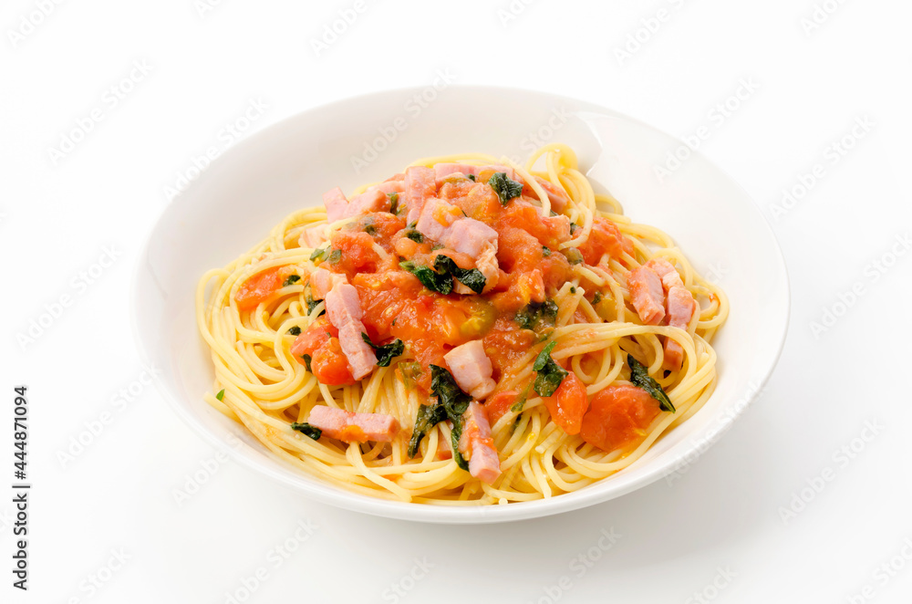 角切りベーコンと紫蘇のフレッシュトマトソースパスタ 角切りベーコンと紫蘇のフレッシュトマトソースパスタ