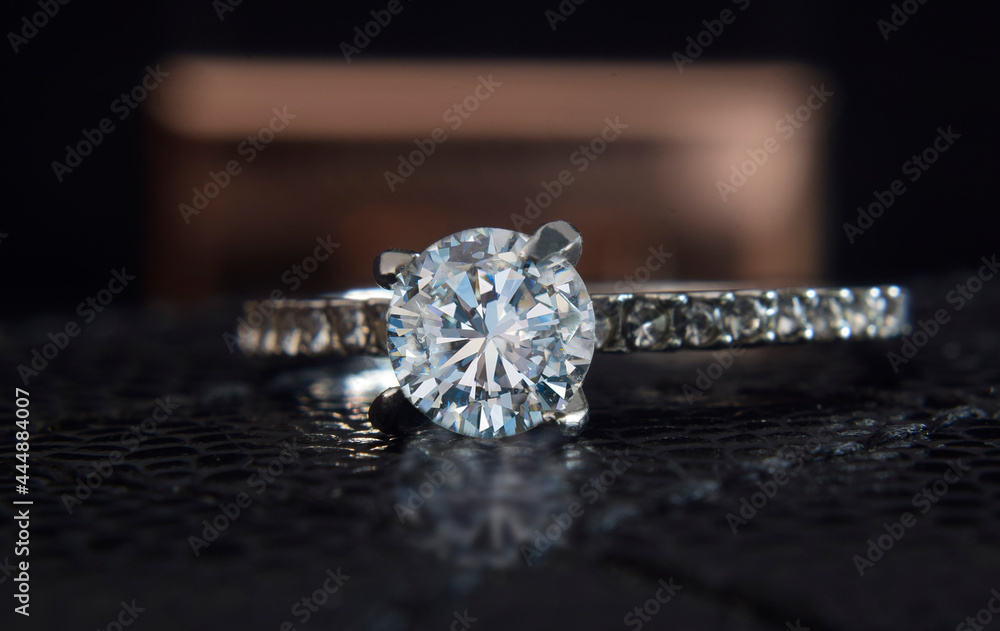 The wedding ring is white gold decorated with diamonds. The wedding ring is white gold decorated with diamonds.