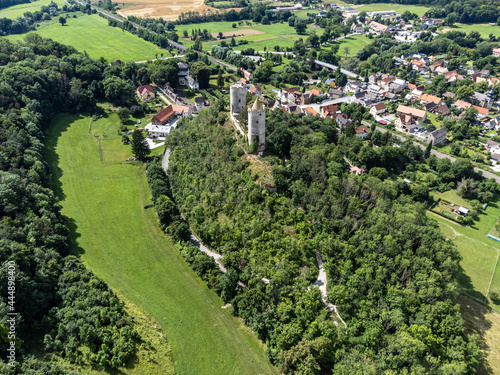 Luftaufnahme der Burg Saaleck in Deutschland