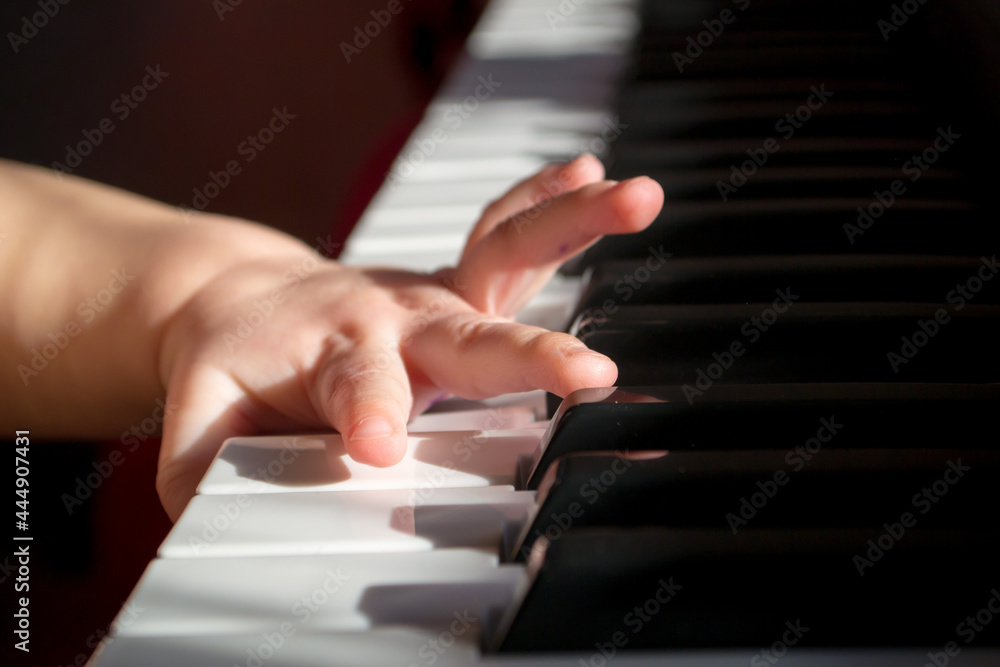 Fototapeta premium music childhood little child school
