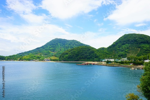 seascape from Washigase beach in Gogoshima island, Ehime, Japan - 日本 愛媛県 興居島 鷲ヶ巣海水浴場からの景色 © Eric Akashi