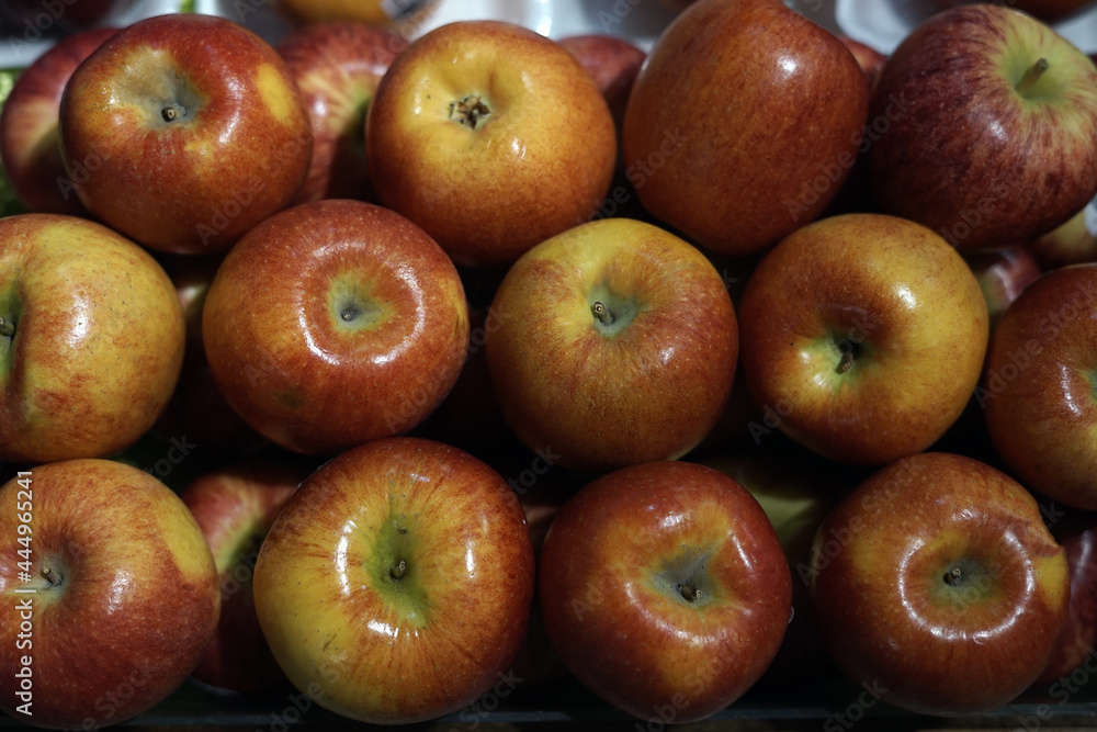 apples in the market