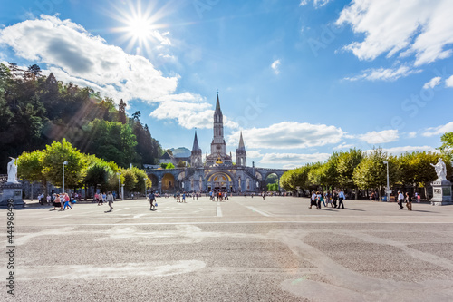 Quadro su tela Esplanade de la basilique de Lourdes, France