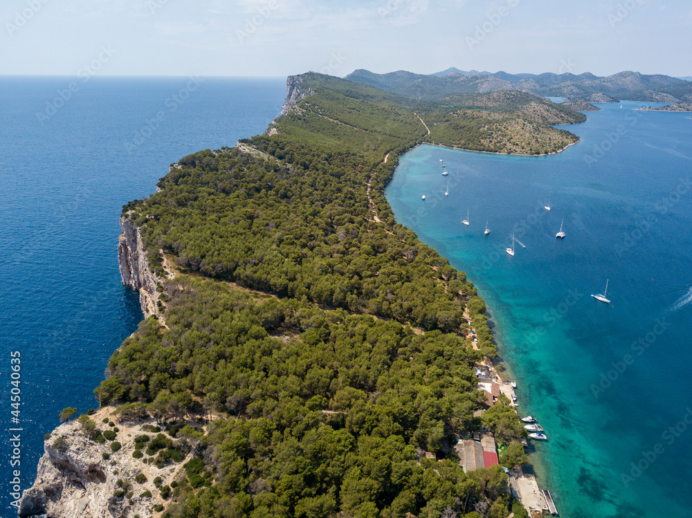 Φωτογραφία Aerial view of the island of Dugi Otok in front of the city of Zadar, Croatia