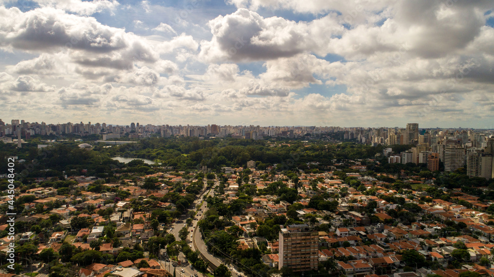 Aerial view of the Itaim Bibi region, with Av. Paulista and Ibirapuera Park in the background