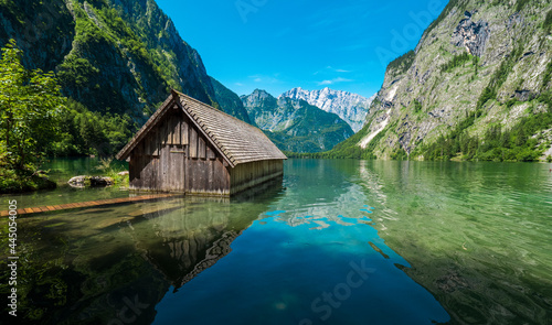 Der Obersee  Berchtesgaden  Bayern  an einem sonnigen Sommertag