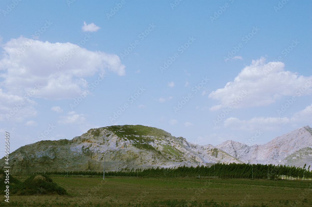 Fototapeta premium Beautiful scenery of mountain and blue sky