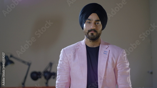 Canvas Print Young Indian businessman wearing a Sikh turban