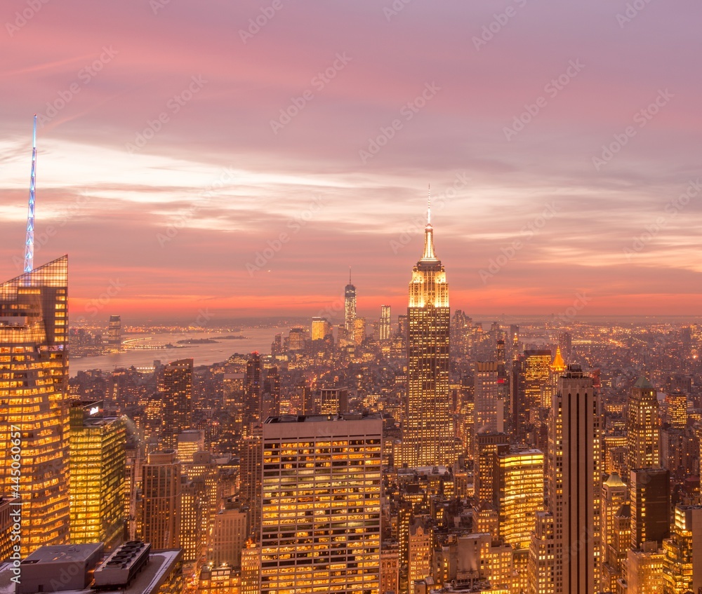 Naklejka premium View of New York Manhattan during sunset hours