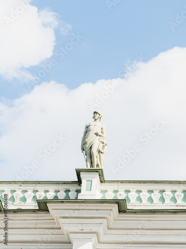 Statue in Saint Petersburg, Russia © DIGITALSHAPE