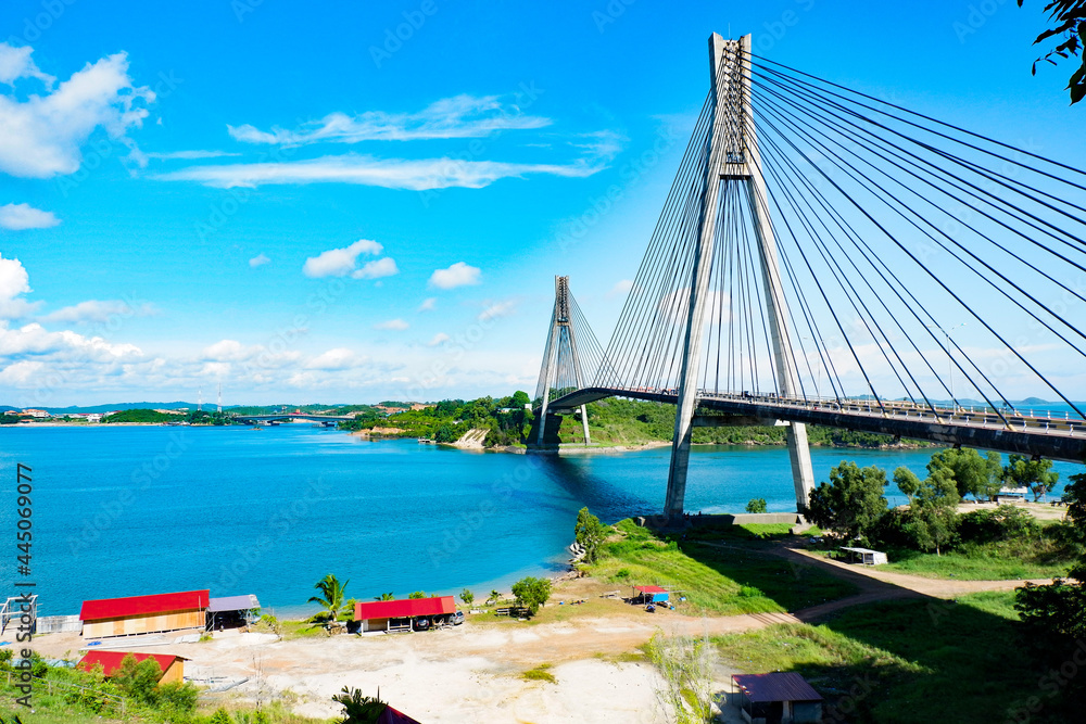 Fototapeta premium a beautiful bridge with the magical blue sky