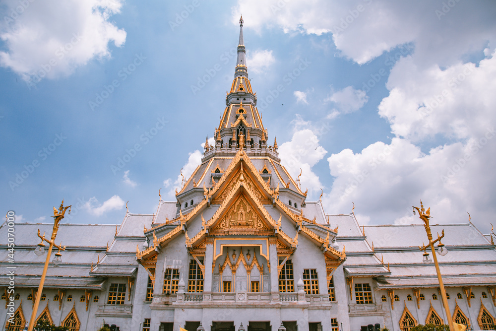 Fototapeta premium Wat Sothon Wararam Worawihan in Chachoengsao, Thailand