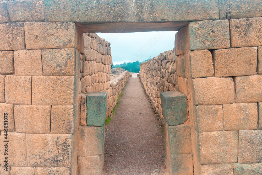Obraz premium Ingapirca the largest known Inca ruins in Ecuador.