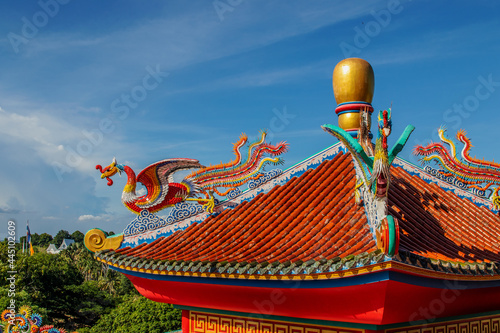 Chinese dragon statue on a roof of a temple photo