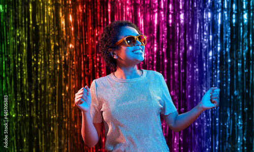 Obraz na plátně lgbt, clubbing and nightlife concept - smiling young african american woman in s