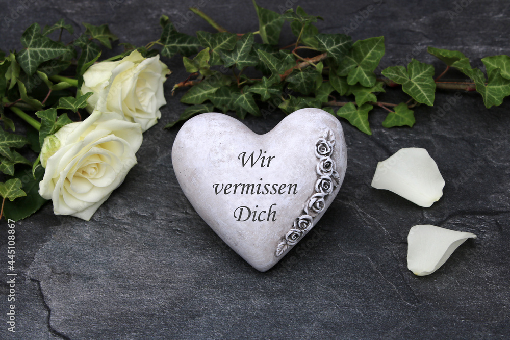 Herz mit dem Spruch Wir vermissen dich. Stock Photo Adobe Stock