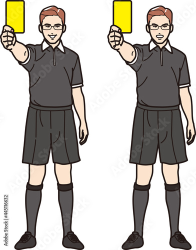 イエローカードを出す男性