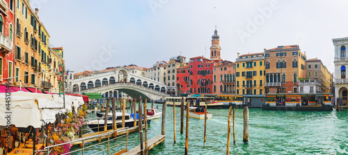 Fototapeta Naklejka Na Ścianę i Meble -  View of the Rialto Bridge of the Grand Canal on a sunny day in Venice, Italy