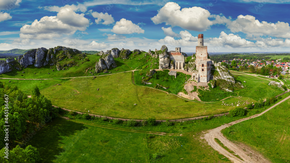 Szlak Orlich Gniazd -zamek w Olsztynie koło Częstochowy w południowej Polsce	 - obrazy, fototapety, plakaty 
