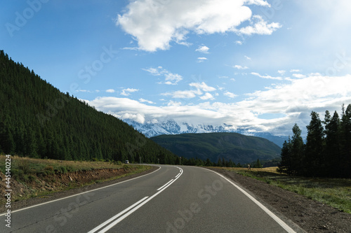 road, mountains, clouds and sky © la_toja