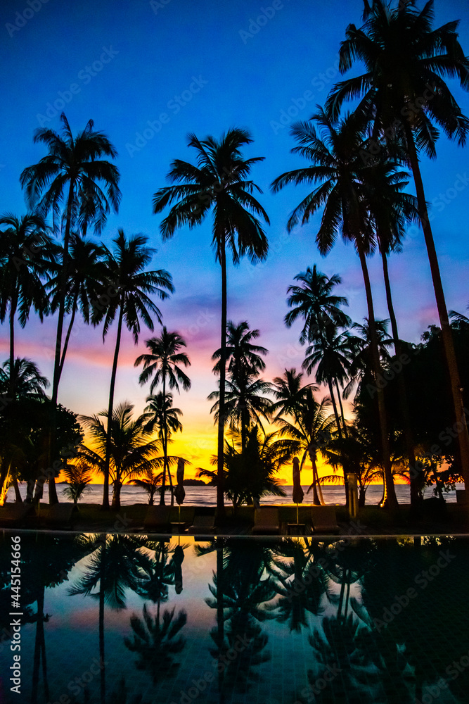 Obraz premium Klong Prao Beach during Sunset in koh Chang, Trat, Thailand