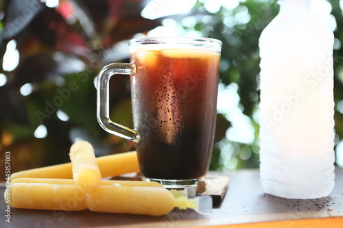 시원한 커피, 아이스 아메리카노, 시원한 음료와 아이스 크림