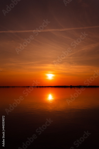 Sonnenuntergang über Wasser