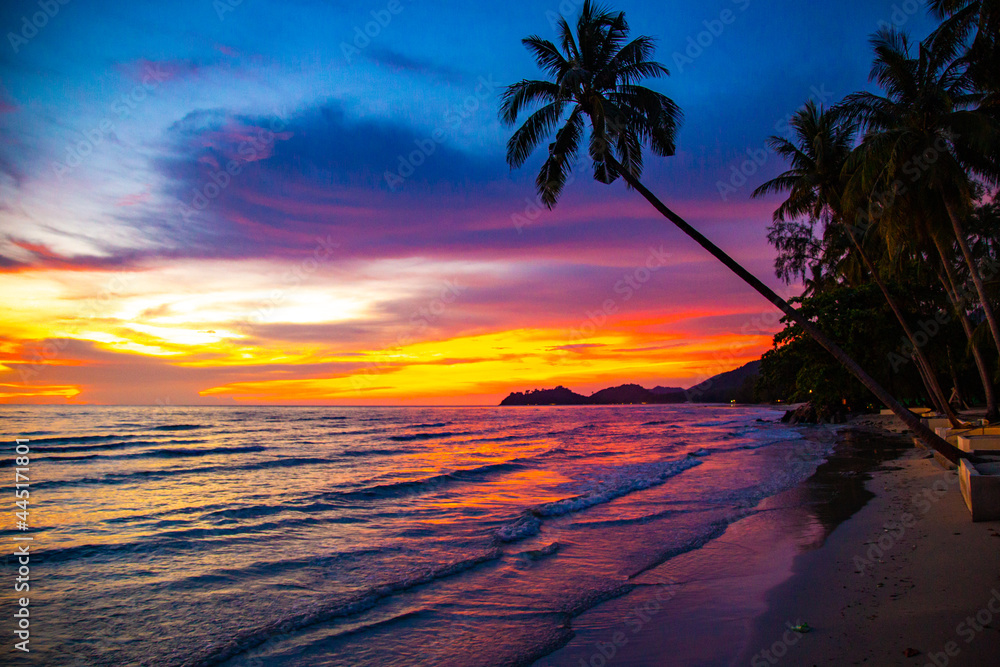 Klong Prao Beach during Sunset in koh Chang, Trat, Thailand - obrazy, fototapety, plakaty 