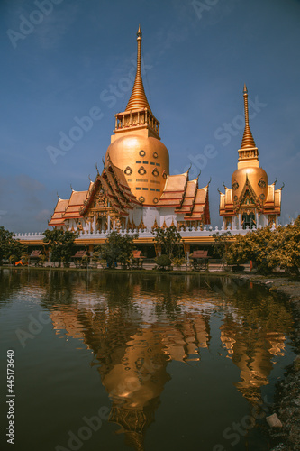 Wat Phrong Akat in Chachoengsao in Thailand © pierrick