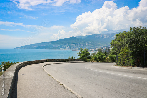 Quadro su tela View from the highway to the seaside city of Yalta, Black Sea, Crimea, Russia