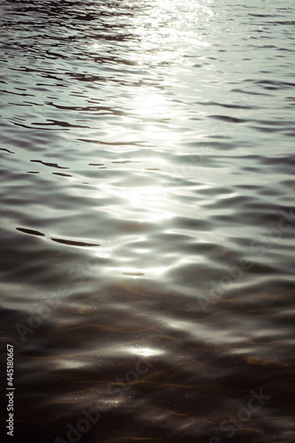 Sonne auf Wasseroberfläche
