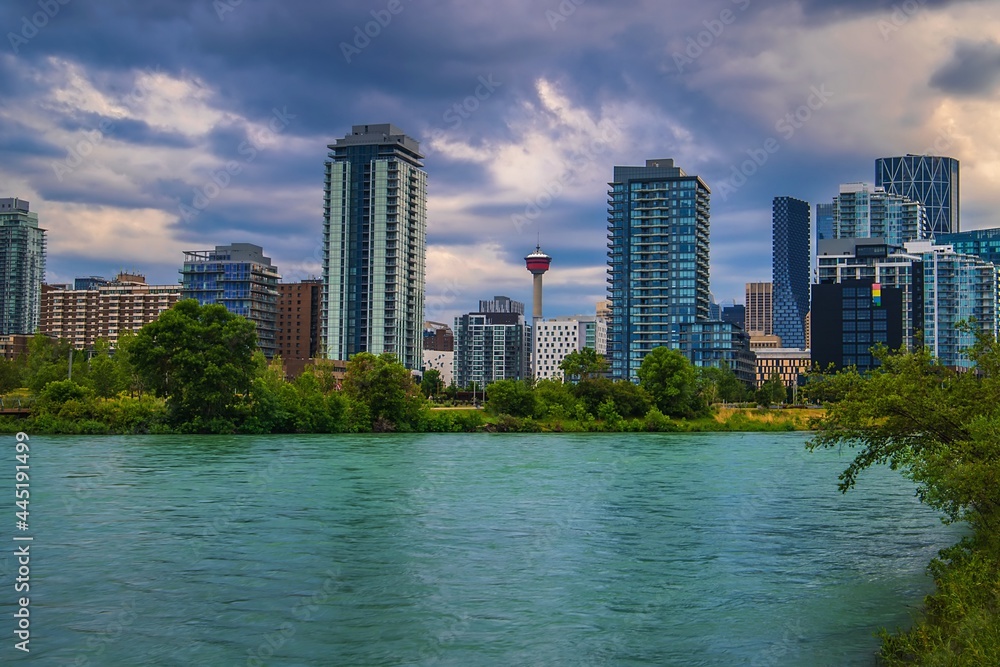 Fototapeta premium Moody Clouds Over Downtown Calgary