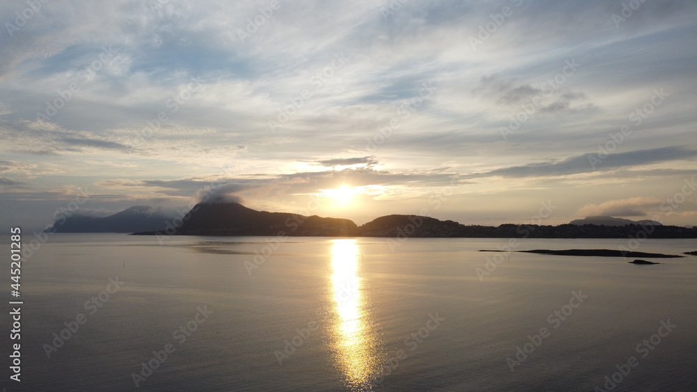 Fototapeta premium sunset over the sea