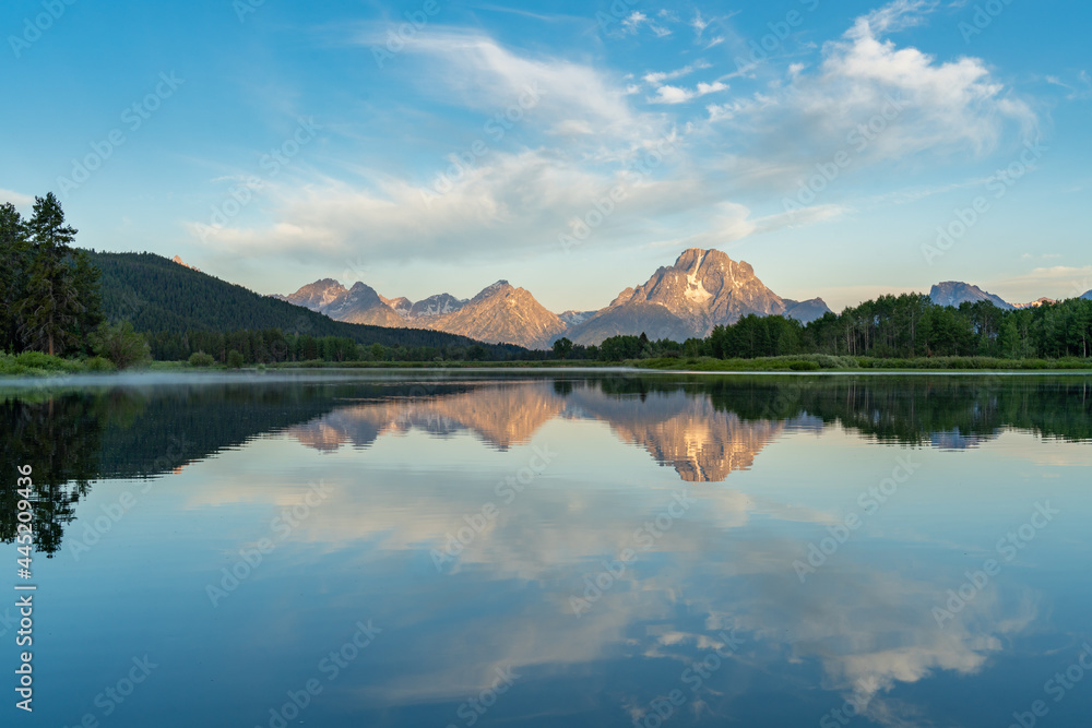 Fototapeta premium Beautiful Sunrise at Oxbow Bend in Grand Teton National Park