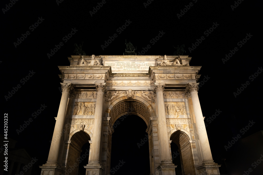 Obraz premium Frontal view of the famous historical monument named 