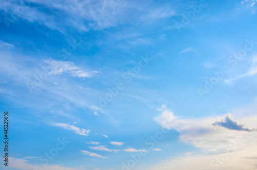 Fototapeta Naklejka Na Ścianę i Meble -  Feather clouds in the blue sky