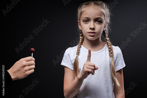 Fotografie Caucasian child girl say no to pedophile, encourages children to refuse the offer of maniac