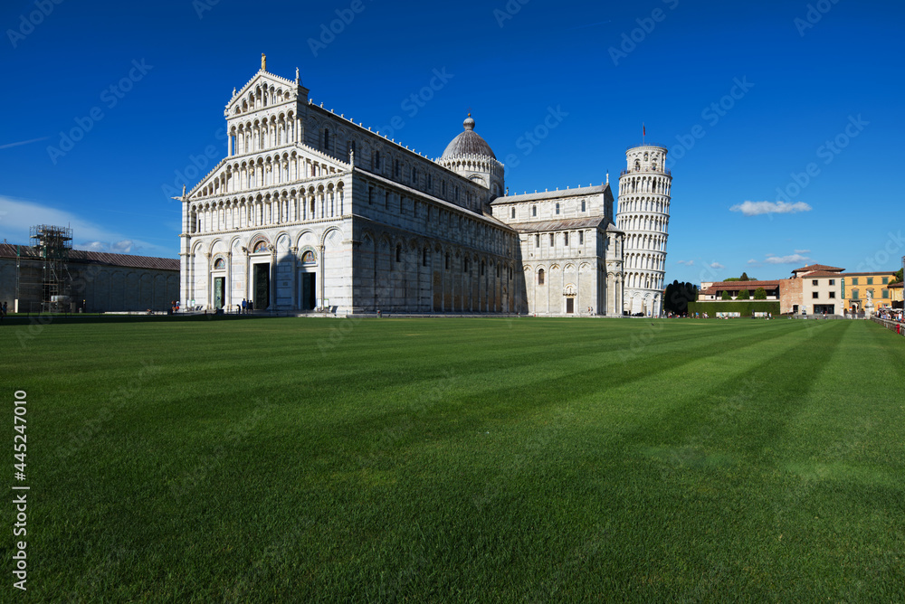 Torre pendente di Pisa, con Basilica e Cattedrale in Piazza dei Miracoli, Italy
