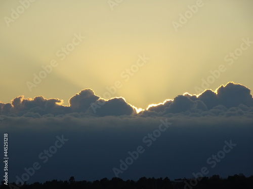 Fototapeta Naklejka Na Ścianę i Meble -  Sunset behind clouds