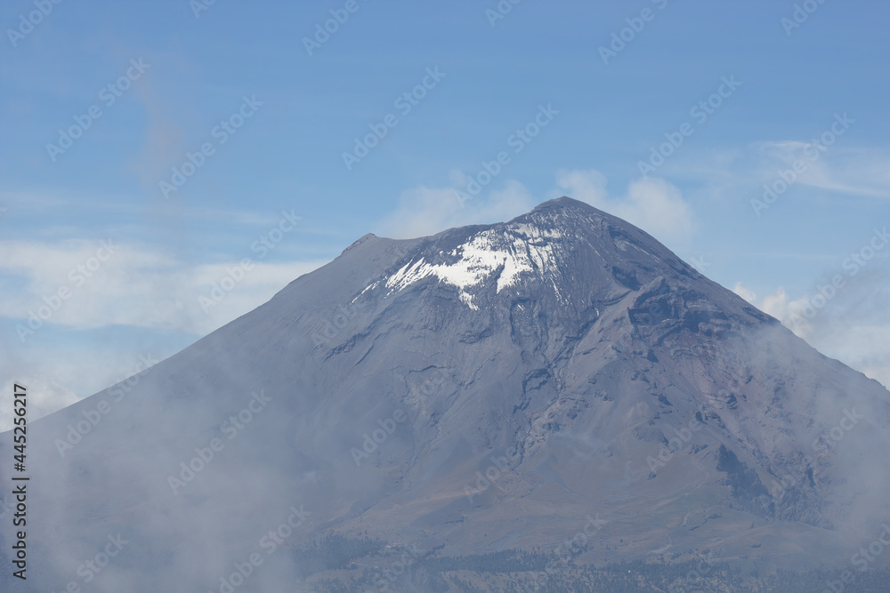 A mesmerizing view of the Popocatepetl volcano in Mexico