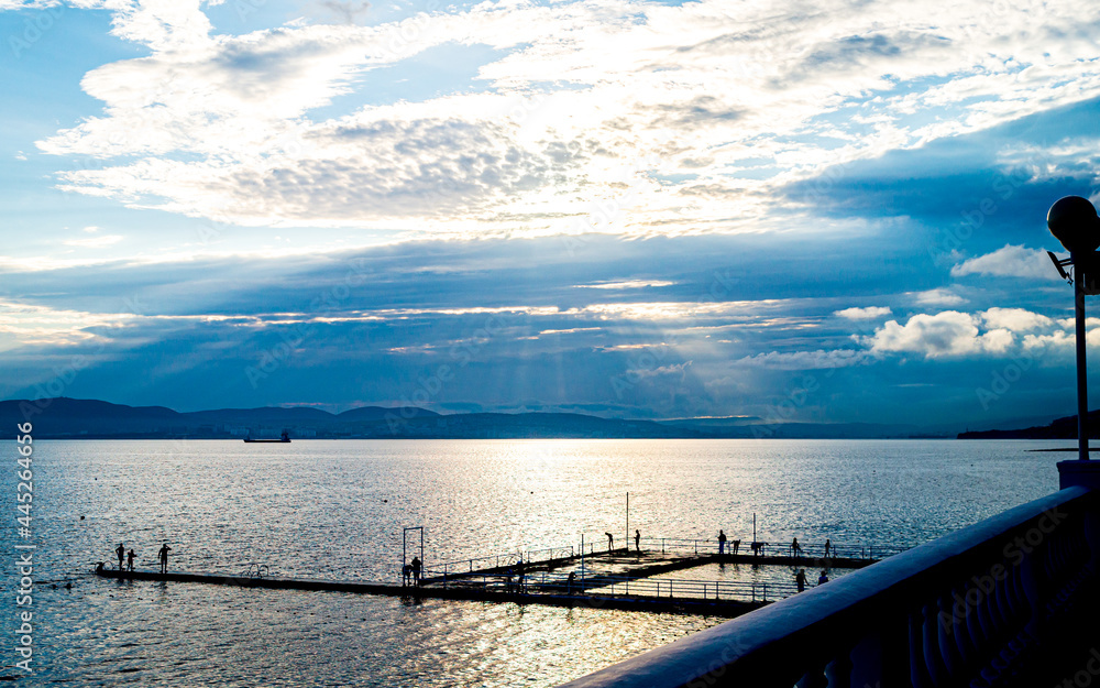 Naklejka premium sunset on the pier