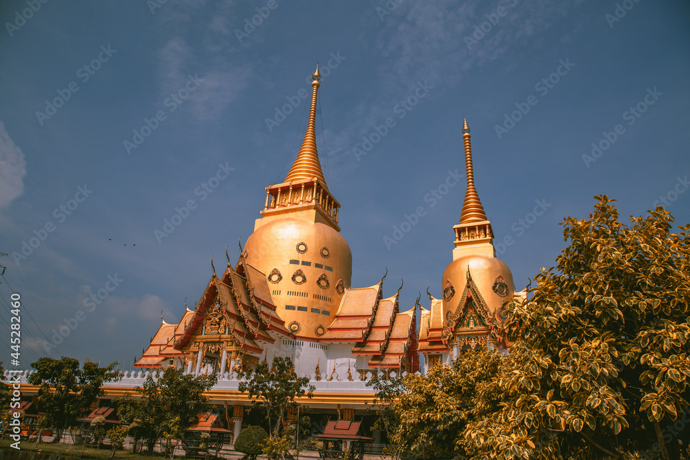 Naklejka premium Wat Phrong Akat in Chachoengsao in Thailand